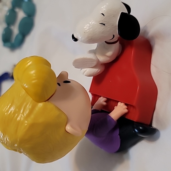 McDonald's 2015 Peanuts Movie Schroeder & Snoopy Happy Meal Toy Loose - Picture 6 of 6